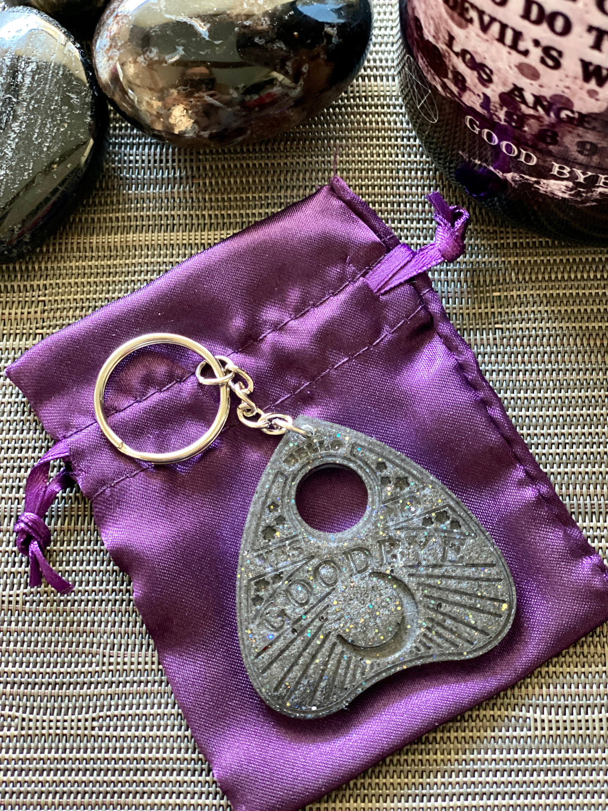 Ouija Planchette Keychain – Witchy Bag Charm Zipper Pull for Halloween & Horror Fans