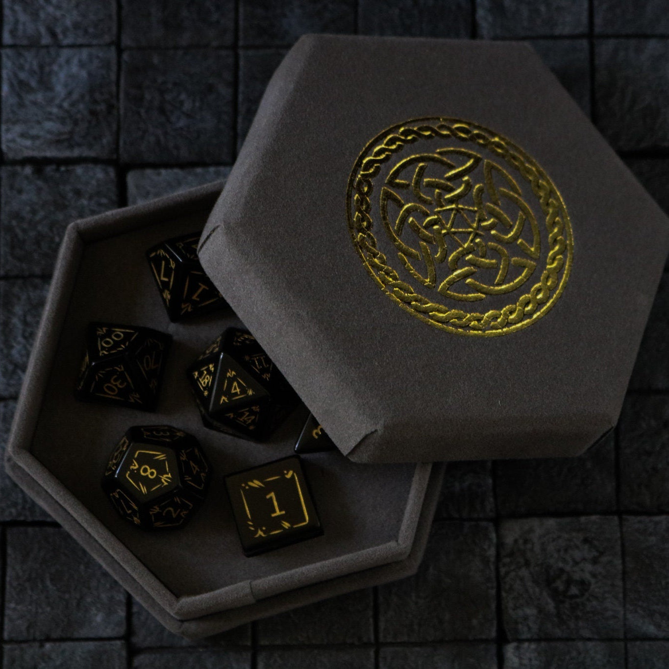 Gemstone Black Dragon Shield Night Obsidian (And Box) Dice Set