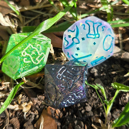 Magical Item Randomizer – Handmade 16mm Resin D10 Loot Die for Dungeon Masters