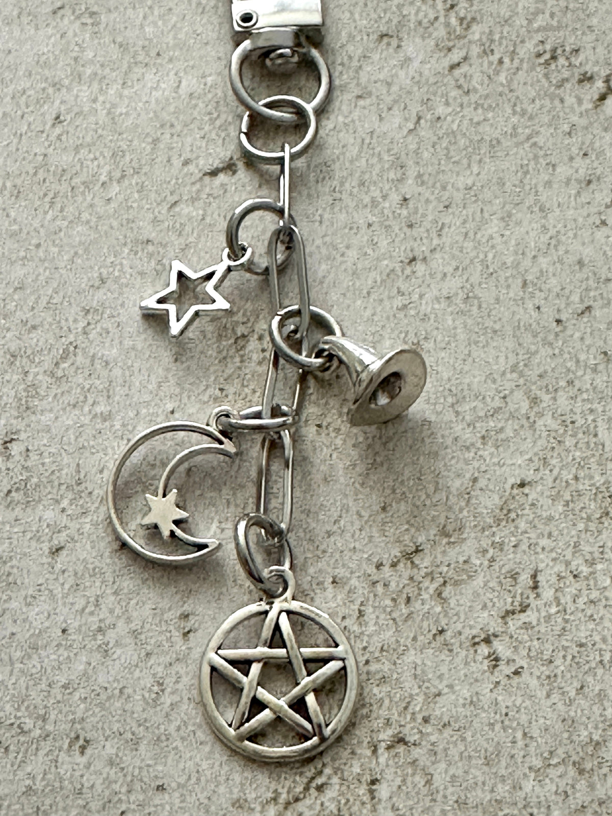 Witchy Bag Charm Keychain – Spooky Accessories for Witches, Goths & Halloween Lovers