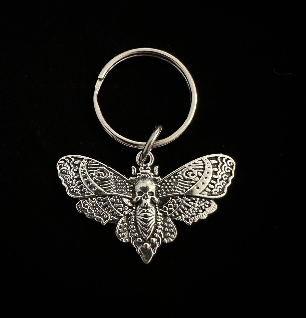 Mothman Cryptid Keychain – Horror Lover Bag Charm for Goths & Paranormal Fans