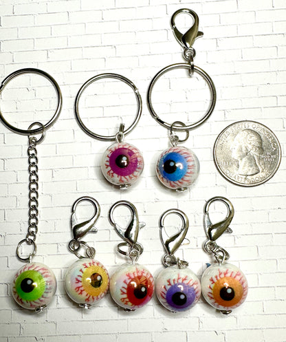 Bloody Eyeball Zipper Pull Keychain – Spooky Bag Charm for Horror Fans, Goths & Halloween