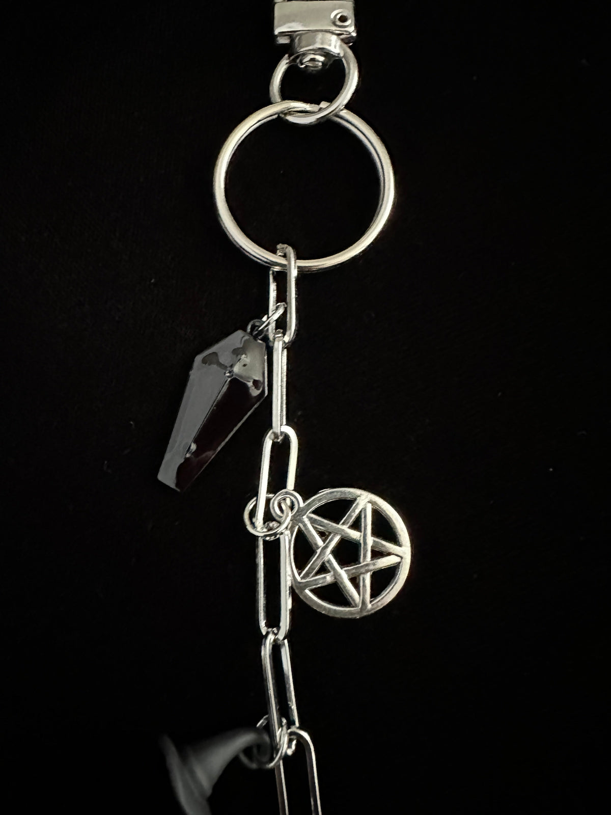 Spooky Horror Bag Charm Keychain – Silver & Black Coffin, Pentacle, Witch Hat & Skeleton