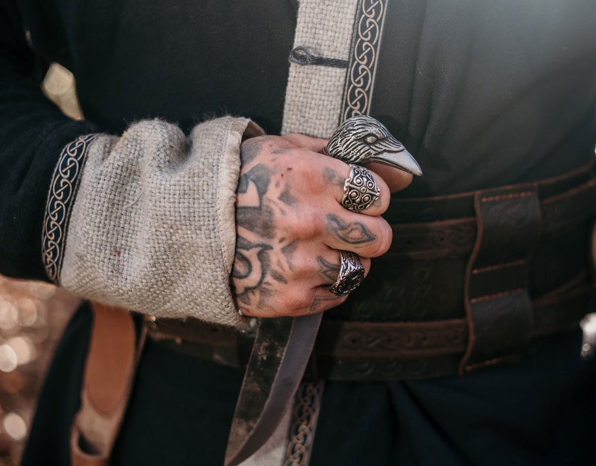 Raven Hilt Knife – Hand-Forged Viking Utility Knife with 5.5" Blade