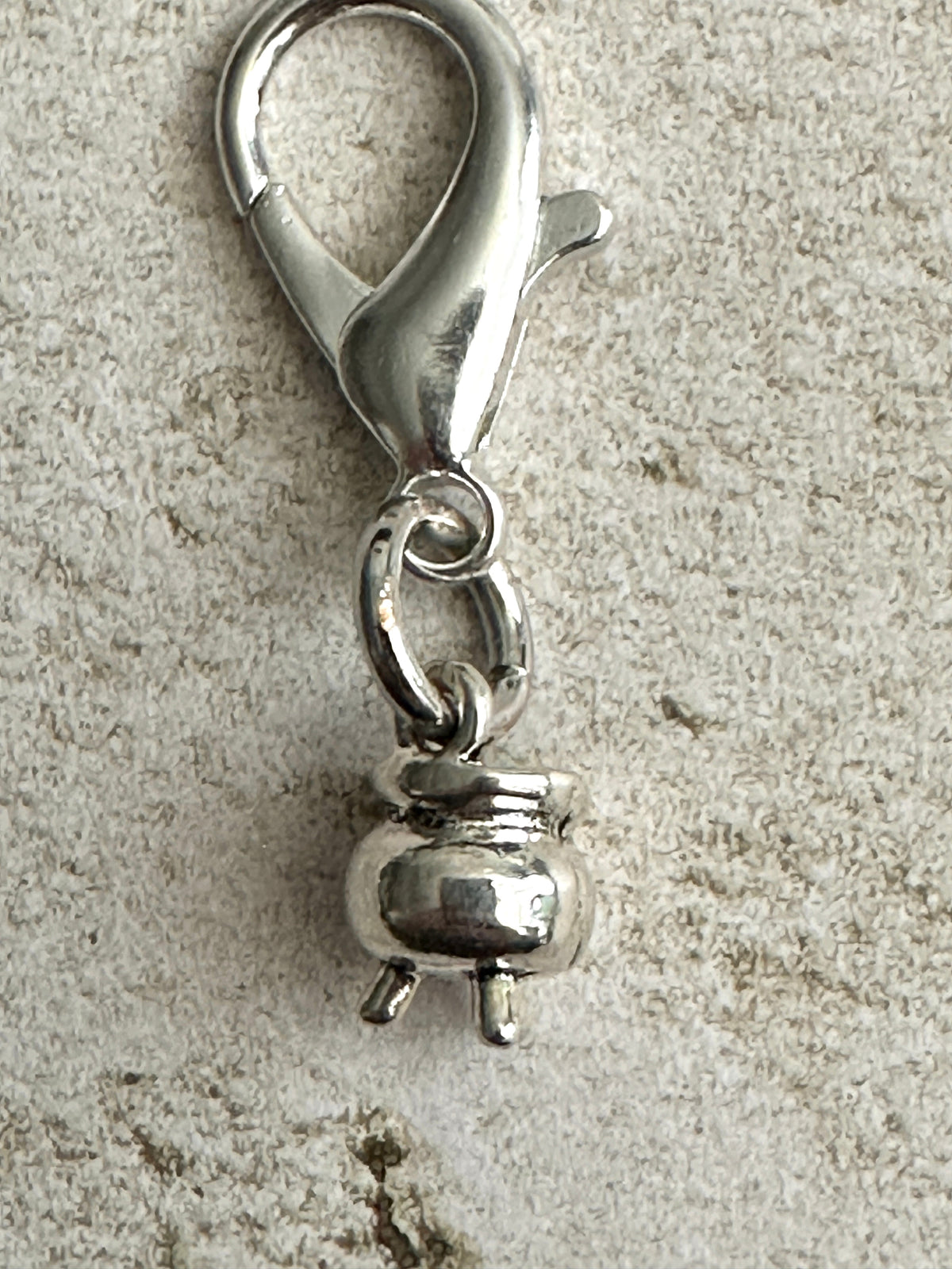 Mini Cauldron Keychain Charm – Witchy Zipper Pull Bag Charm for Witches & Halloween Lovers