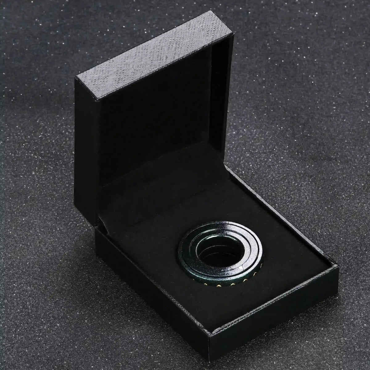Cool Metal Fingertip Spinning D20 Dice Ring