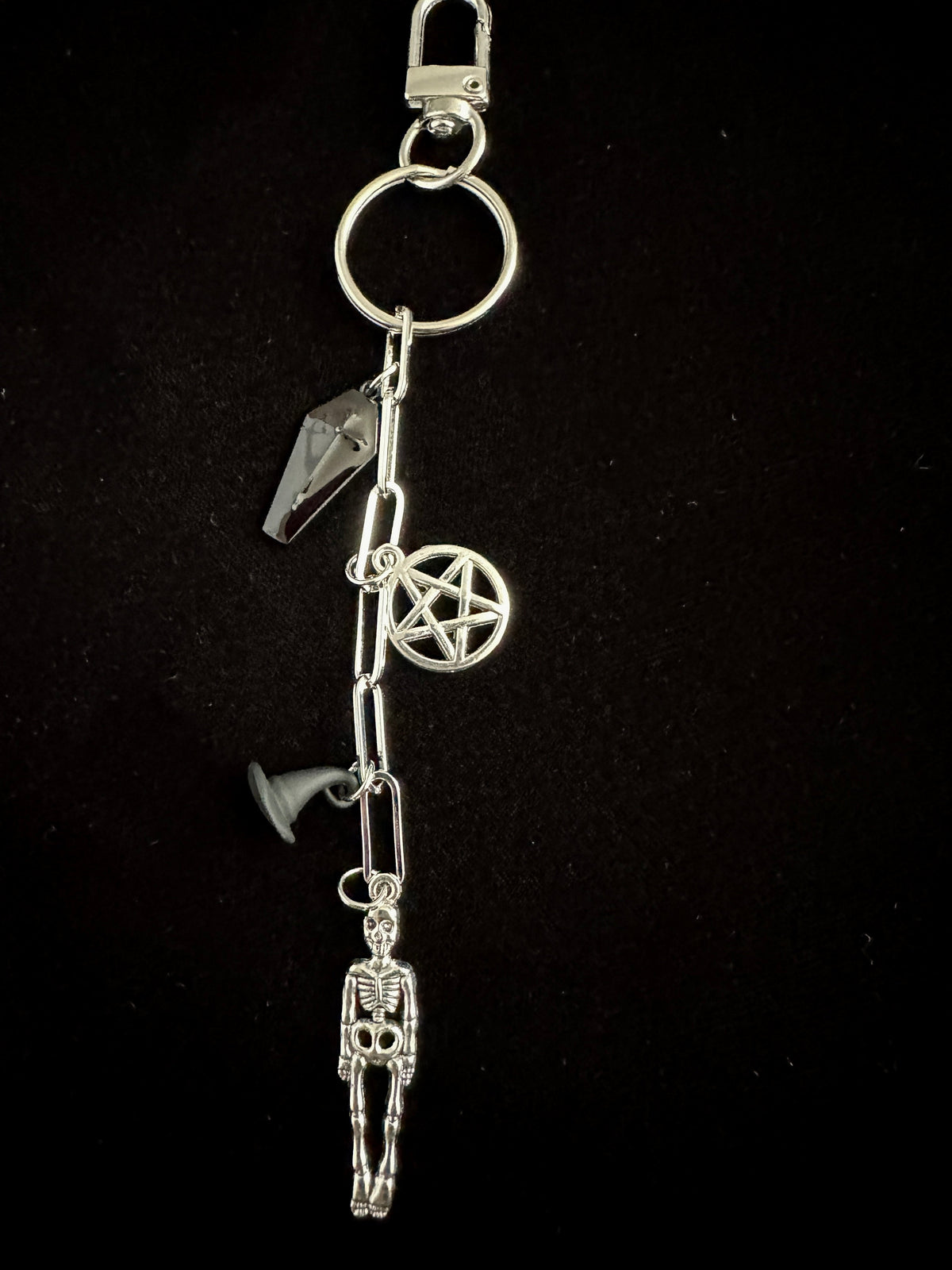 Spooky Horror Bag Charm Keychain – Silver & Black Coffin, Pentacle, Witch Hat & Skeleton
