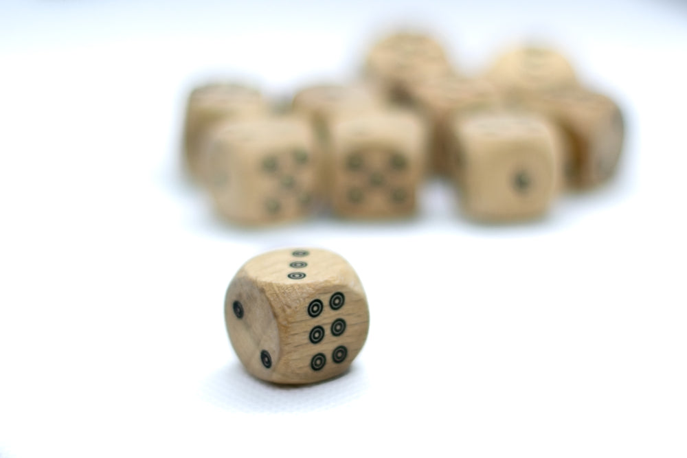 Birds-Eye Wooden 16mm D6 Dice w/ Black Dots Rounded Corners (sold per die) – Wood Dice