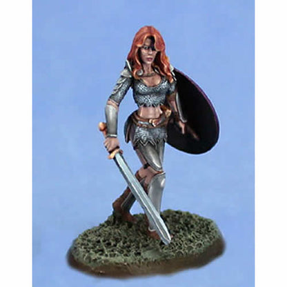 DSM1103 Chick In Chainmail 1 Miniature Elmore Masterworks