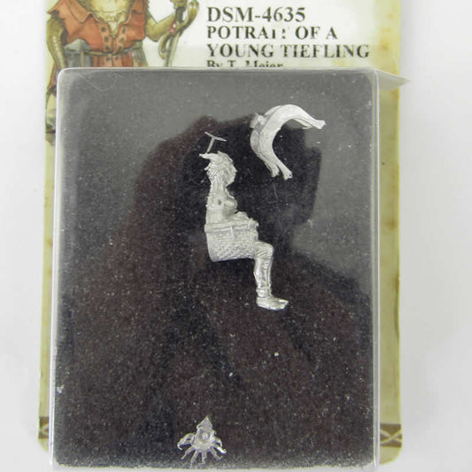 DSM4635 Portrait of a Young Tiefling Miniature Diterlizzi Masterworks