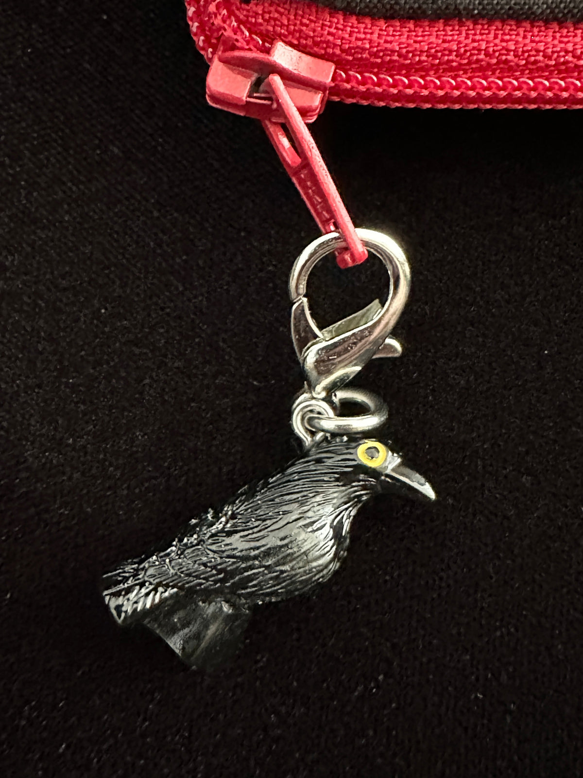 Crow Raven Bag Charm Keychain – Spooky Zipper Pull for Goths, Witches & Horror Fans