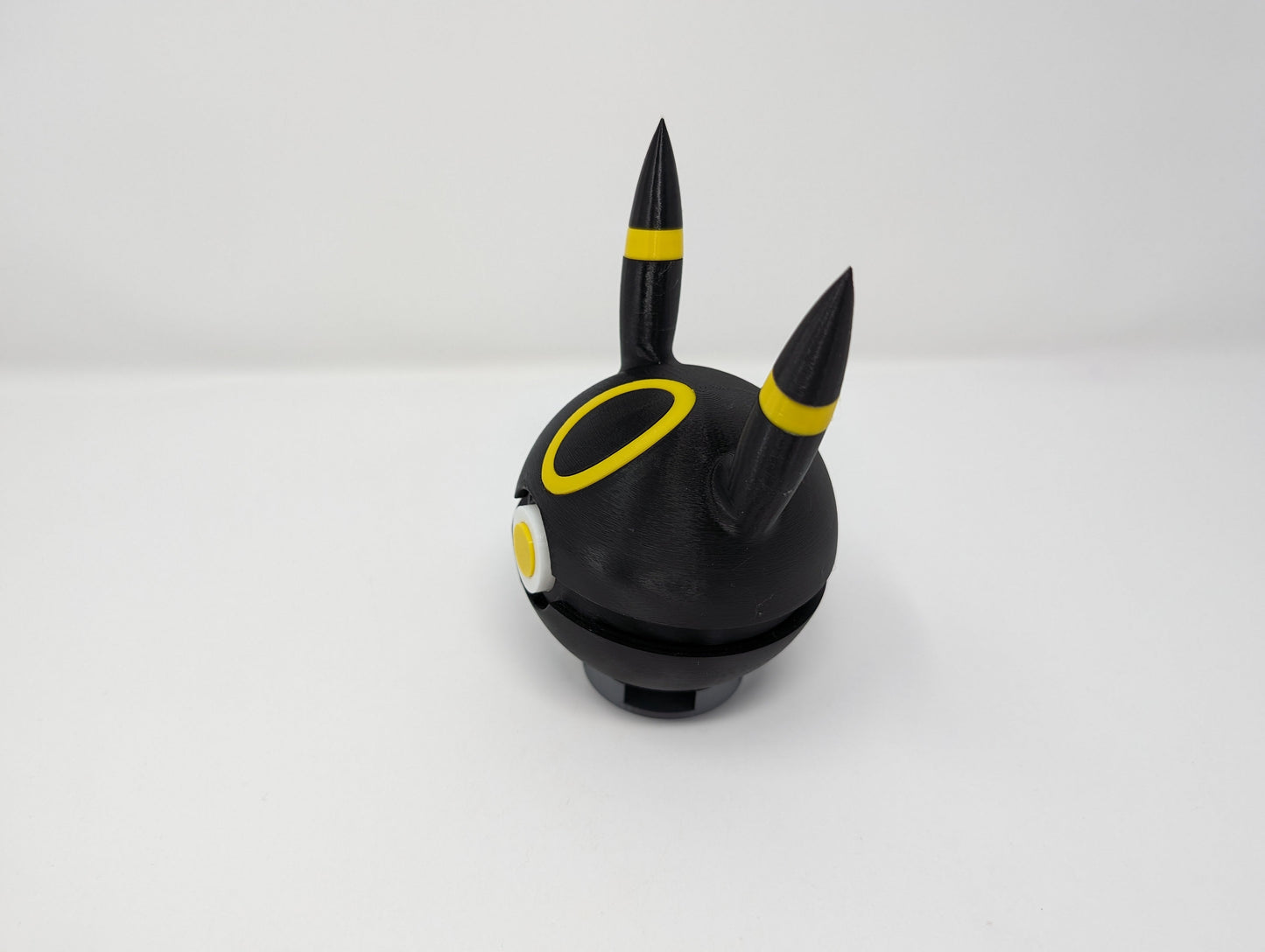 Umbreon Style Pokeball