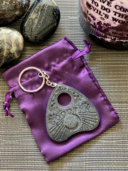 Ouija Planchette Keychain – Witchy Bag Charm Zipper Pull for Halloween & Horror Fans