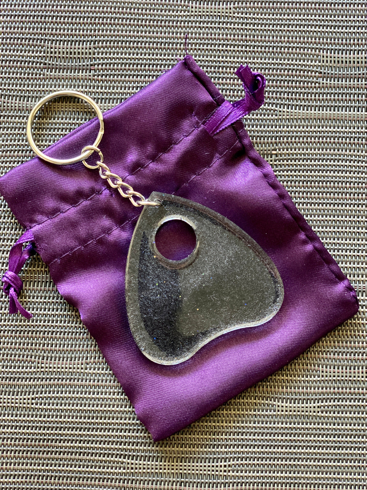 Ouija Planchette Keychain – Witchy Bag Charm Zipper Pull for Halloween & Horror Fans