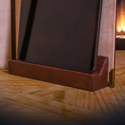Magnetic Tablet Holder – Digital Display Mount for Game Master Screen & D&D Tools