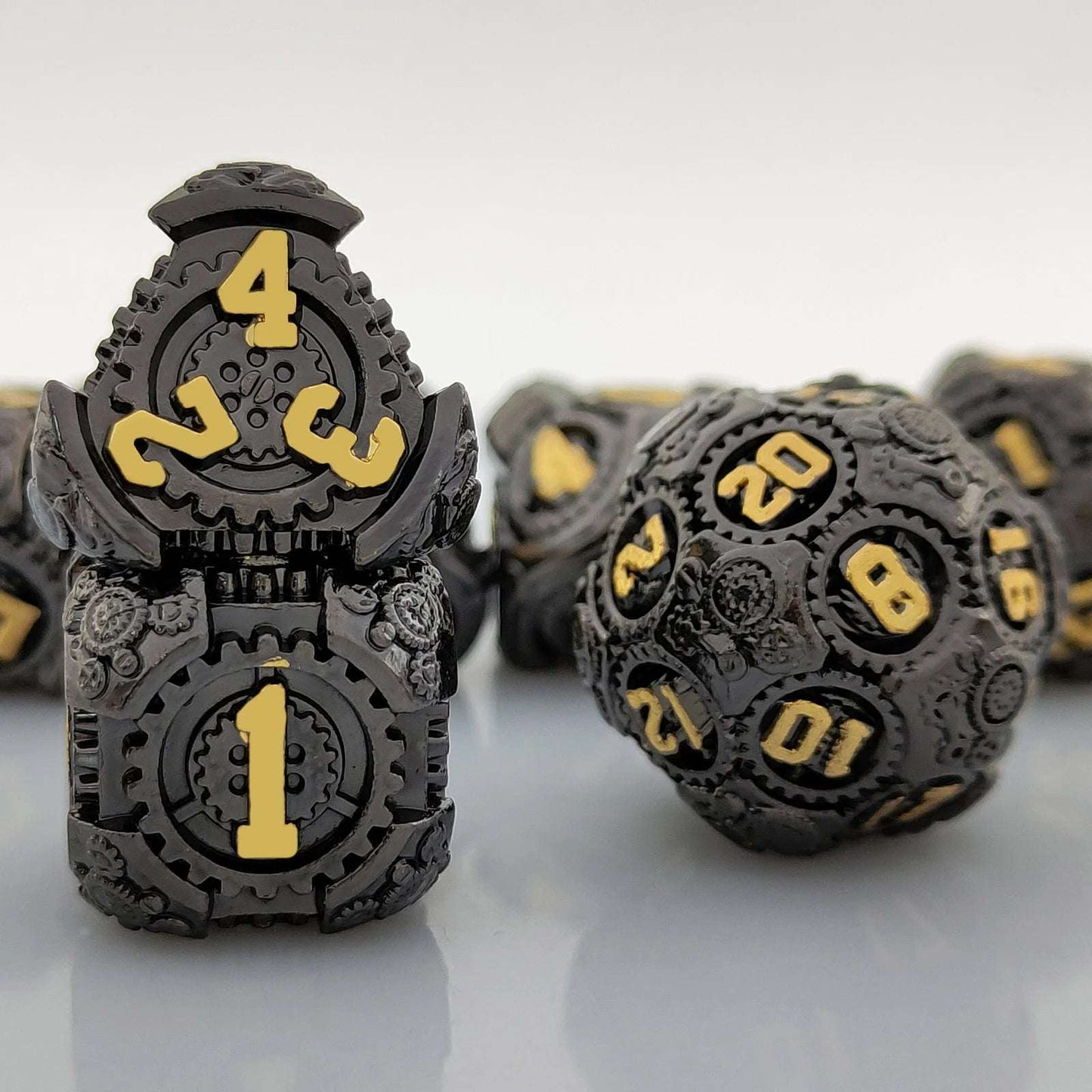 Punk Steam Ming Dynasty – Black Gold Mechanical Gear Solid Metal Dice Set