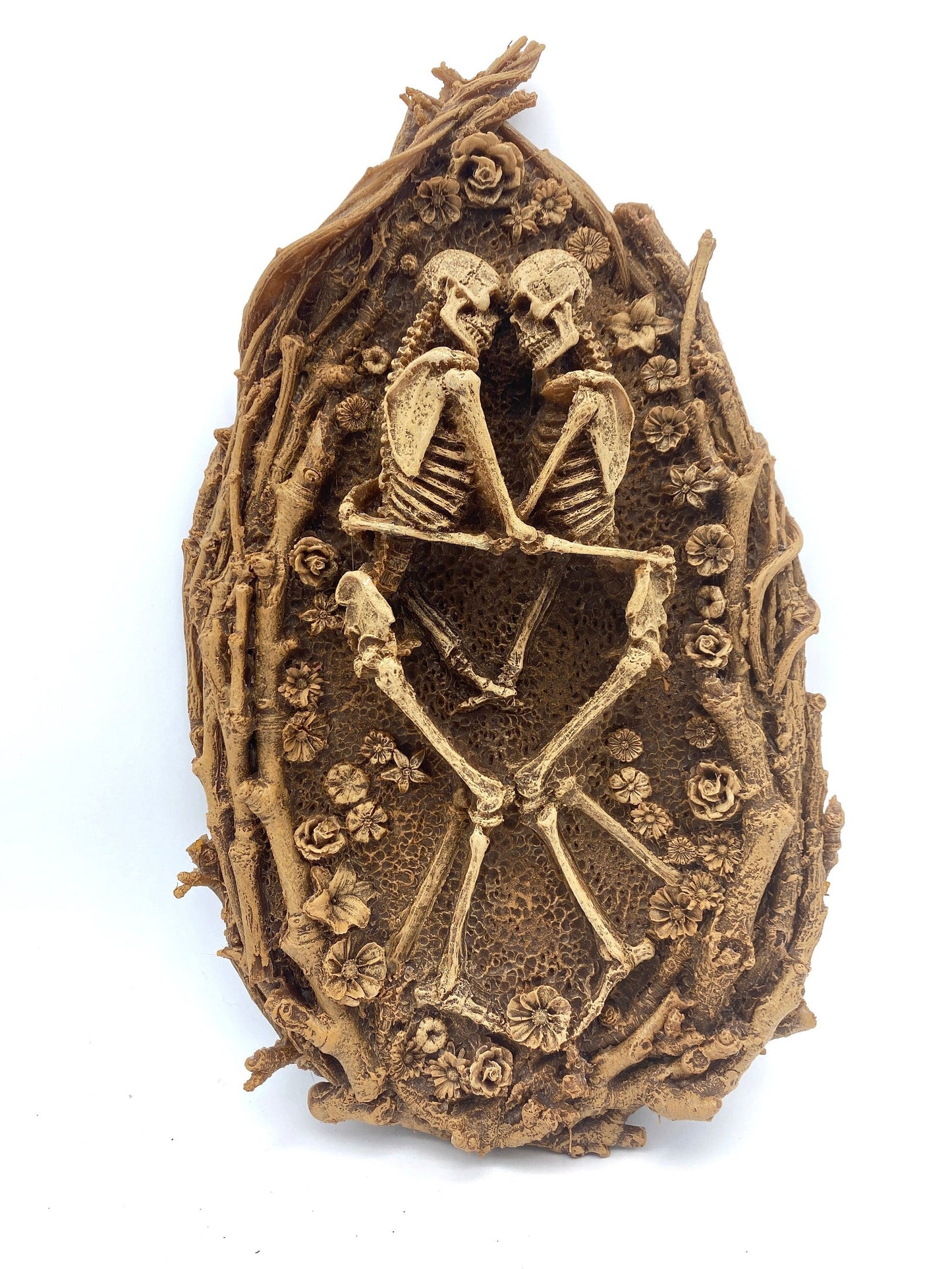 Amor Aeternus Silvanus, Skeleton Lovers Wall Plaque, Resin | Gothic Nature Wall Art | Eternal Love Embracing Skeletons for Gothic Home Decor