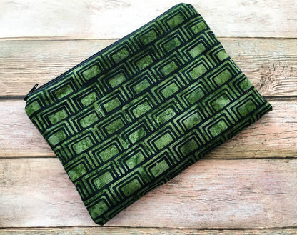 Green Batik Tarot Card Bag – Padded Zipper Pouch for Tarot & Oracle Decks