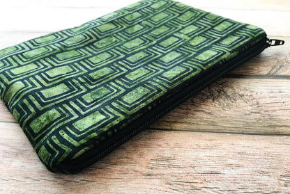 Green Batik Tarot Card Bag – Padded Zipper Pouch for Tarot & Oracle Decks