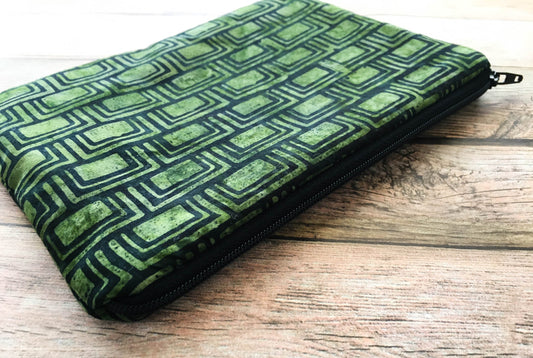 Green Batik Tarot Card Bag – Padded Zipper Pouch for Tarot & Oracle Decks