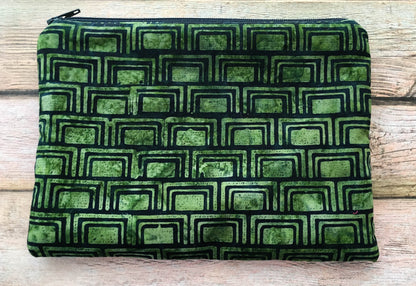 Green Batik Tarot Card Bag – Padded Zipper Pouch for Tarot & Oracle Decks