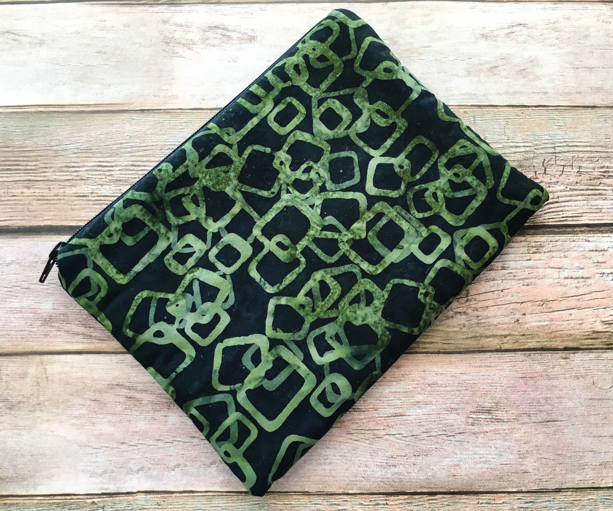 Green Geometric Tarot Card Bag – Handmade Batik Zipper Pouch for Tarot & Oracle Decks