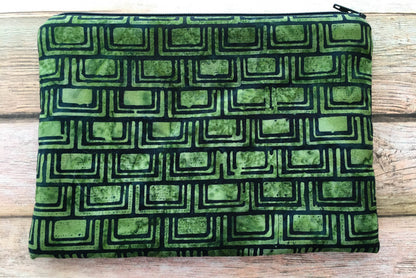 Green Batik Tarot Card Bag – Padded Zipper Pouch for Tarot & Oracle Decks