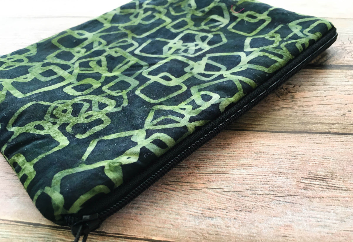 Green Geometric Tarot Card Bag – Handmade Batik Zipper Pouch for Tarot & Oracle Decks