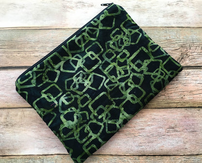 Green Geometric Tarot Card Bag – Handmade Batik Zipper Pouch for Tarot & Oracle Decks