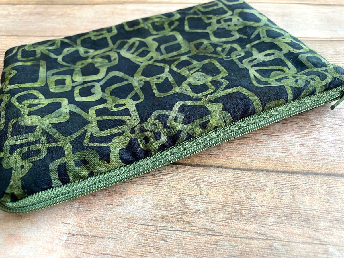 Green Geometric Tarot Card Bag – Handmade Batik Zipper Pouch for Tarot & Oracle Decks