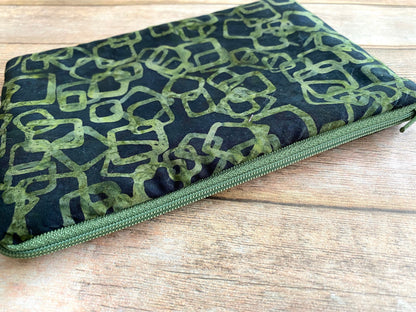 Green Geometric Tarot Card Bag – Handmade Batik Zipper Pouch for Tarot & Oracle Decks
