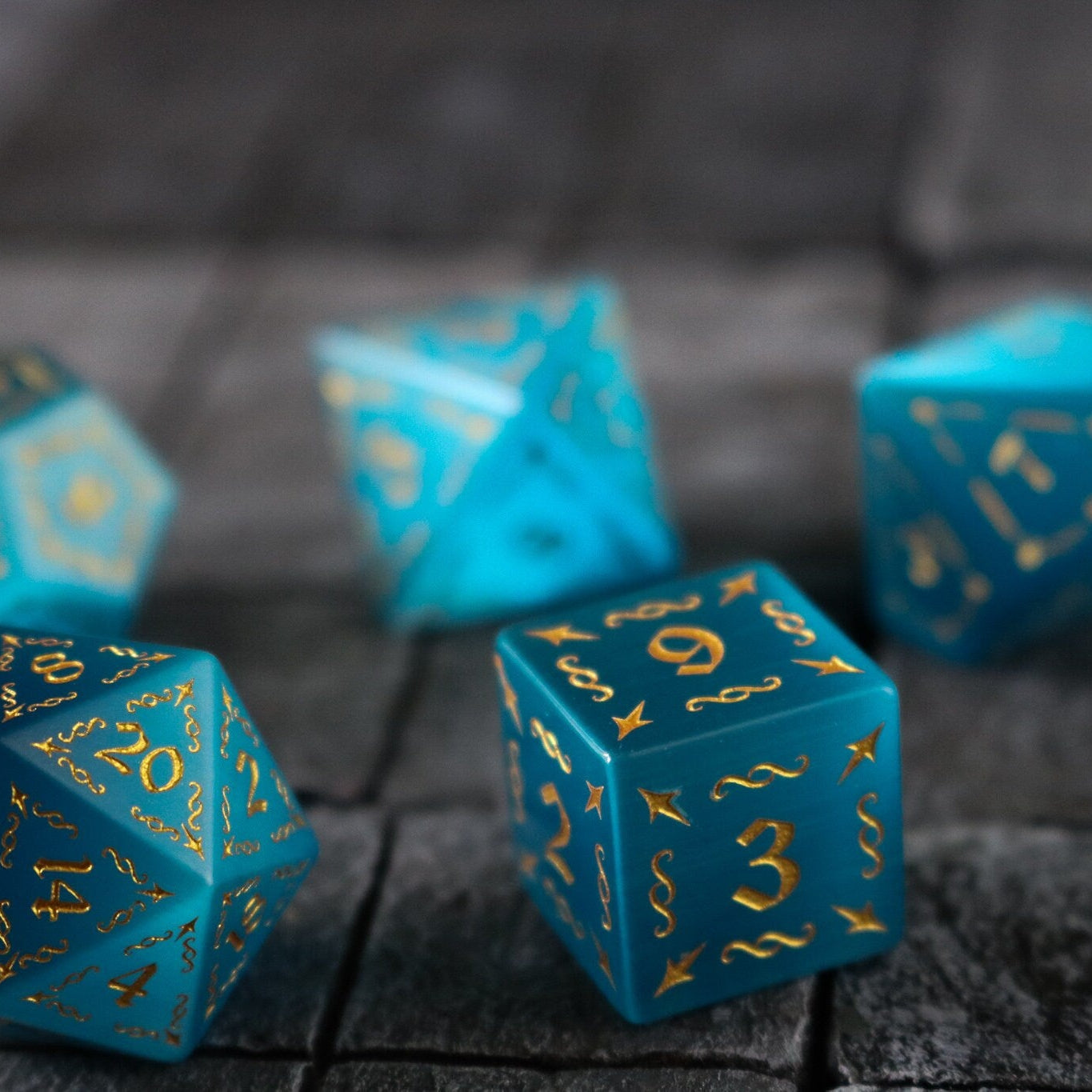 Vine Spike Gemstone Blue Cats Eye Stone (And Box) Polyhedral Dice Set