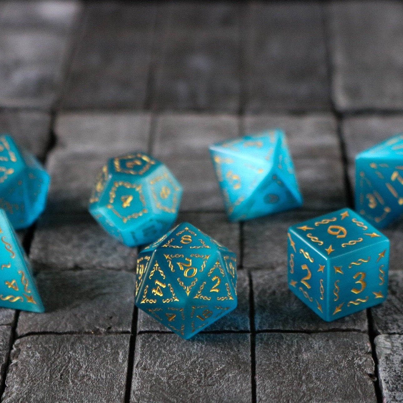 Vine Spike Gemstone Blue Cats Eye Stone (And Box) Polyhedral Dice Set