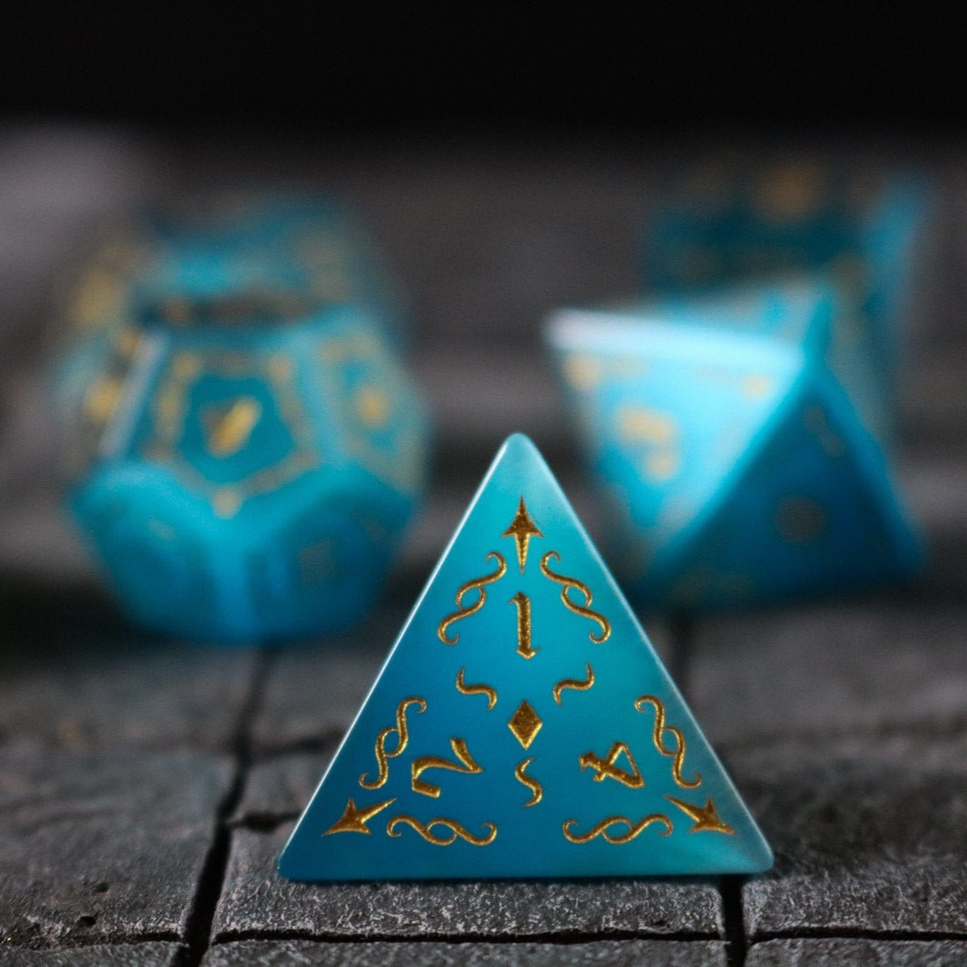 Vine Spike Gemstone Blue Cats Eye Stone (And Box) Polyhedral Dice Set