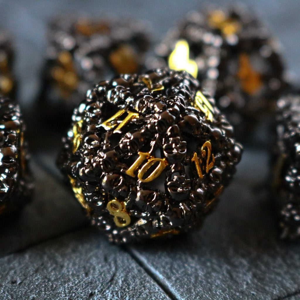 Skulls Hollow Metal Dice Set Black/Gold