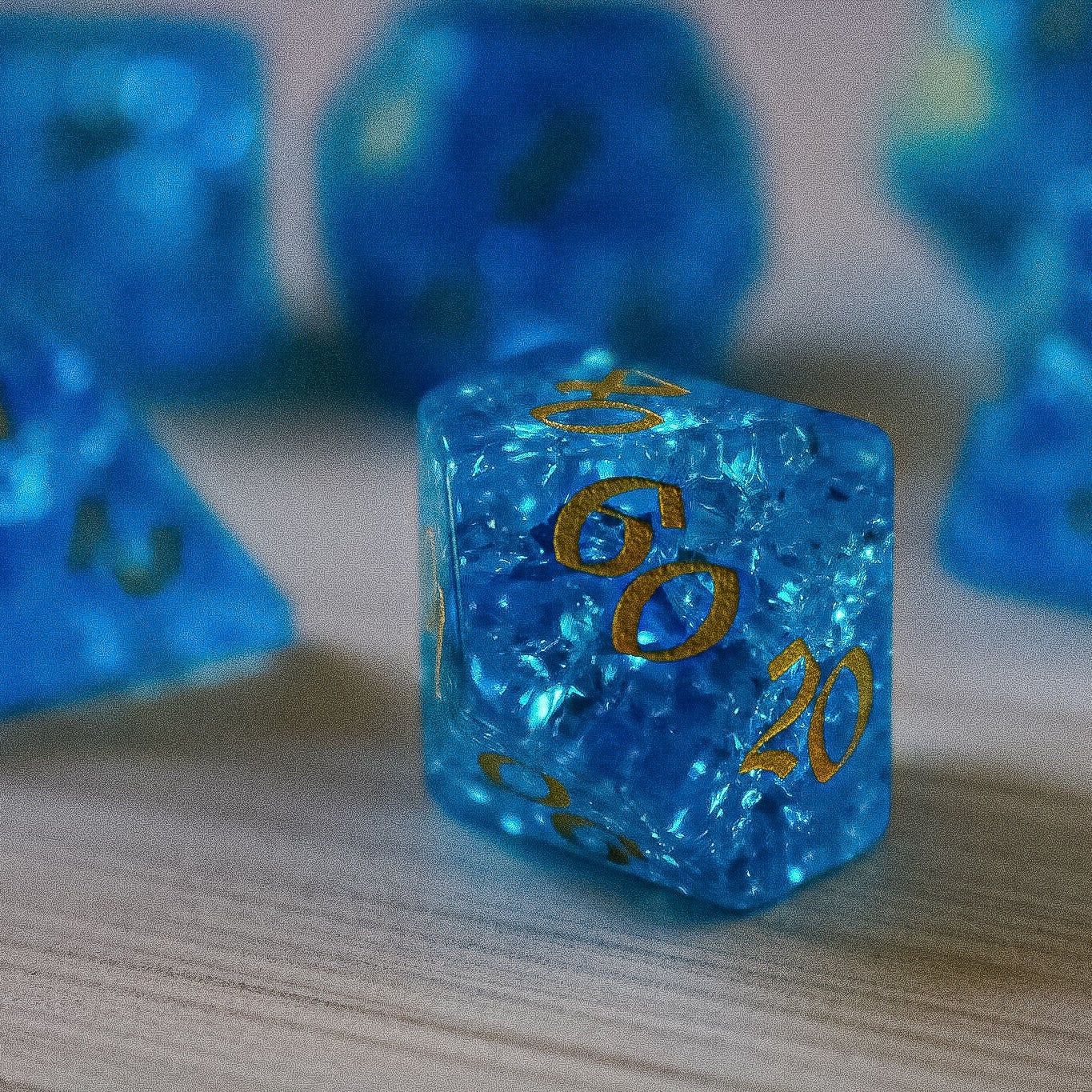 Blue Lightning Glass Cracked Glass (And Box) Dice Set