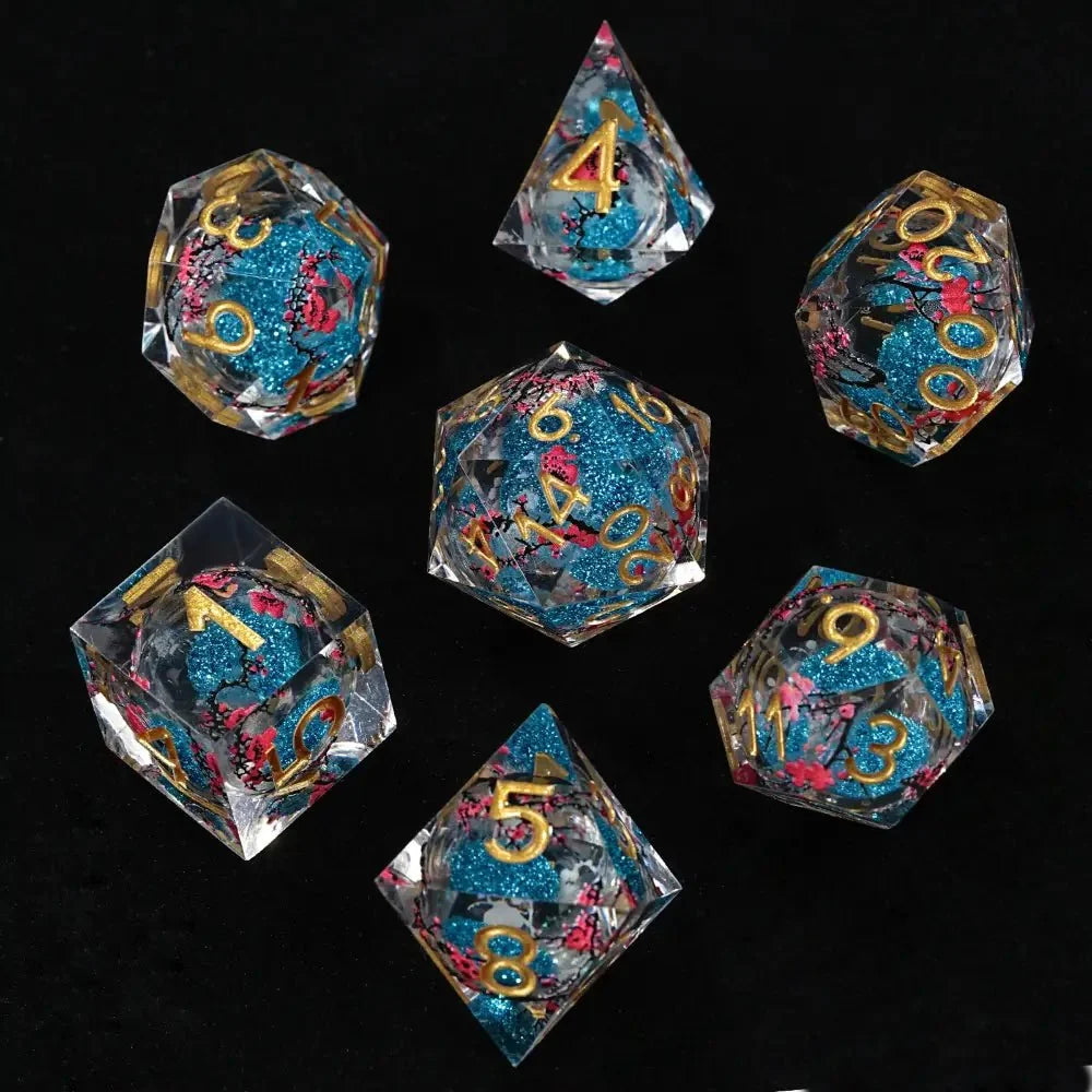 Sharp-edged plum blossom resin DND dice set + gold numbers